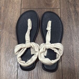 Sanuk Cream and Black Sandals
